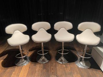 Stijlvolle design barkrukken in wit kunstleder, 4 stuks beschikbaar voor biedingen
