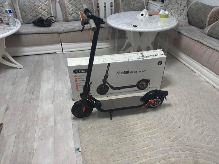 Trottinettes électriques F40E, Vélos & Vélomoteurs, Vélos électriques, Comme neuf, 59 cm ou plus, Moins de 30 km par batterie