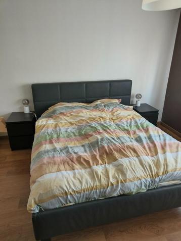 Stijlvol lederen bedkader (160 x 200 cm) beschikbaar voor biedingen