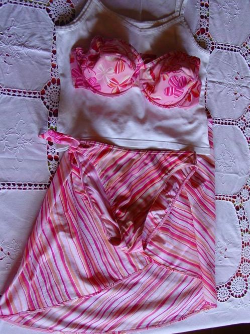 Footprints medium 4-delige strandset., Kleding | Dames, Badmode en Zwemkleding, Zo goed als nieuw, Bikini, Overige kleuren, Ophalen of Verzenden