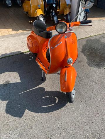 Gezocht oranje Vespa 50cc beschikbaar voor biedingen