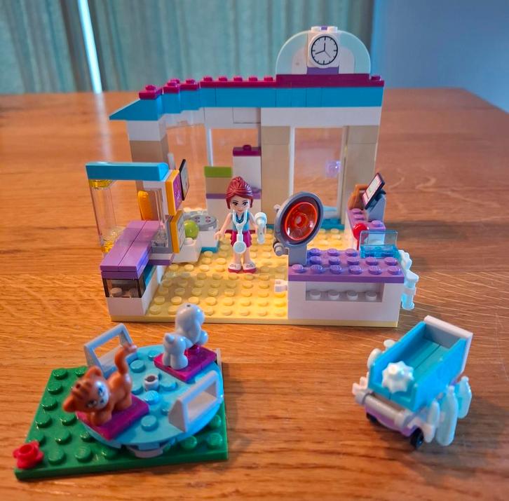 Legofriends dierenkliniek en sportwagen, Kinderen en Baby's, Speelgoed | Duplo en Lego, Zo goed als nieuw, Lego, Ophalen of Verzenden