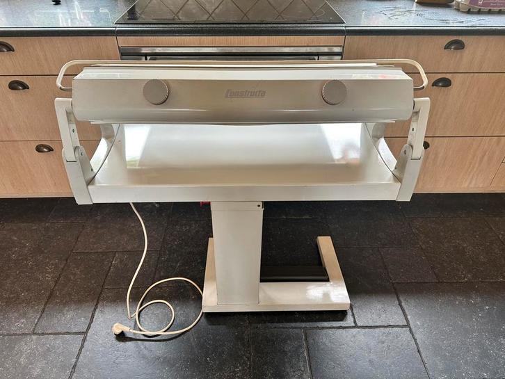 Strijkrol / mangel van constructa, Elektronische apparatuur, Strijkijzers en Strijkplanken, Gebruikt, Strijkijzer met snoer, Ophalen