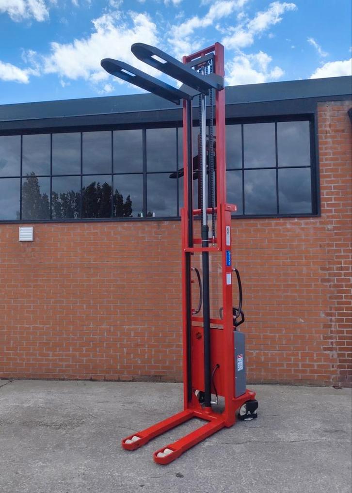 Semi elektrische stapelaar 350cm hefhoogte 1500kg, Zakelijke goederen, Machines en Bouw | Heftrucks en Intern transport, Stapelaar