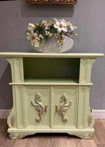 Leuk klein kastje beschikbaar voor biedingen