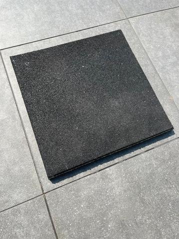 Rubberen tegels 50x50, 25mm dikte (16 stuks), Ophalen, Zo goed als nieuw, Rubber, Overige typen