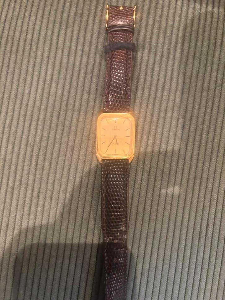 Gouden vergulde polshorloge Omega De Ville 1417 met leren, Handtassen en Accessoires, Horloges | Antiek, Polshorloge, Omega, Ophalen