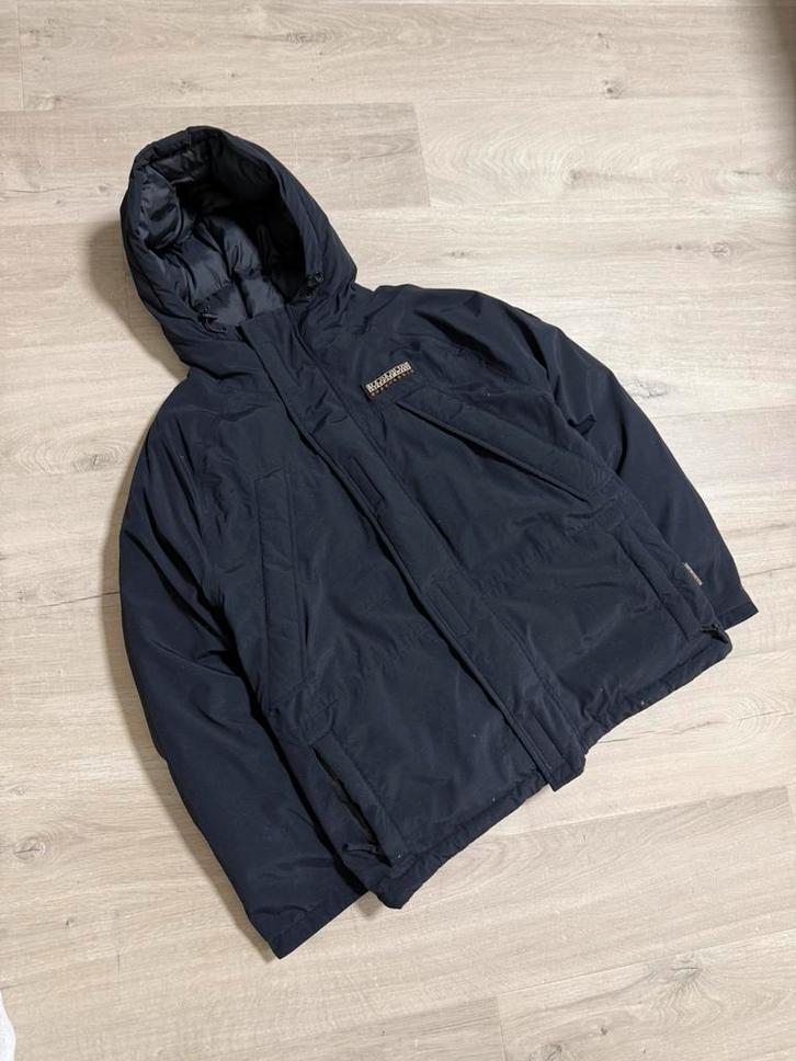 ️ Napapijri Geographic Winterjas – Donkerblauw – Warm, Kleding | Heren, Jassen | Winter, Zo goed als nieuw, Maat 48/50 (M), Ophalen of Verzenden