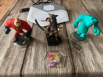 Lot Disney Infinity : 3 personnages, 1 Power Disc +1 plateau