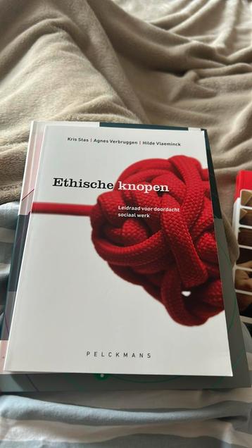 Agnes Verbruggen - Ethische knopen beschikbaar voor biedingen
