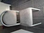 2 stoelen in perfecte staat, lichtgrijs van kleur, Huis en Inrichting, Stoelen, Ophalen, Kunststof, Gebruikt, Twee