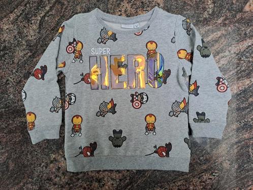 Mt 92 Grijze marvel funko trui HERO, Kinderen en Baby's, Kinderkleding | Maat 92, Zo goed als nieuw, Jongen, Trui of Vest, Ophalen of Verzenden