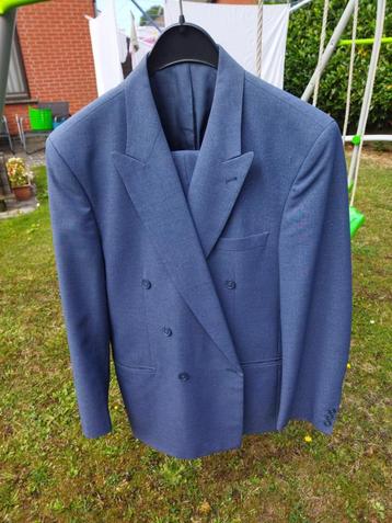 Costume homme beschikbaar voor biedingen