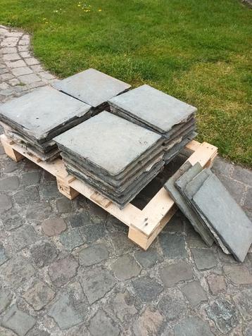 Lot blauwsteen tegels  beschikbaar voor biedingen