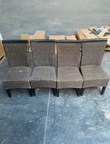 4 rotanstoelen beschikbaar voor biedingen