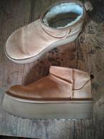 UGG classic ultra mini platform, Ophalen of Verzenden, Zo goed als nieuw