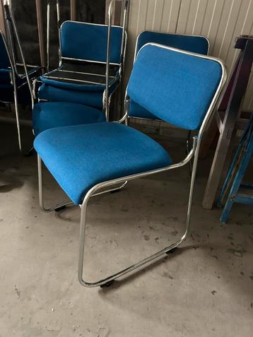 Blauwe stapelbare stoel 6 stuks beschikbaar voor biedingen