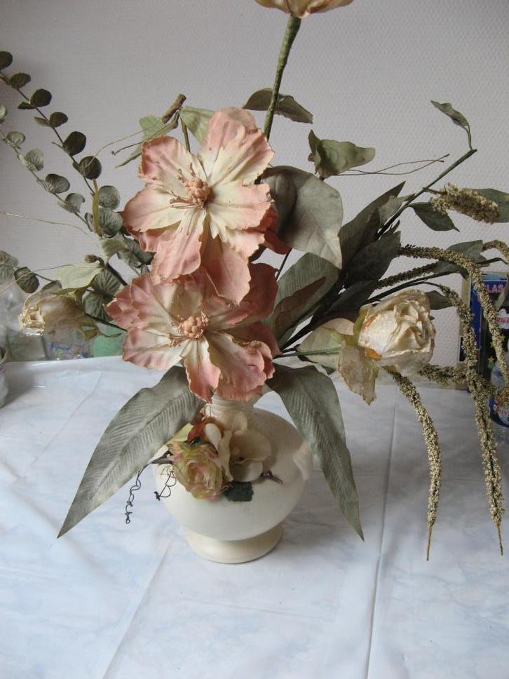 Terracotta vaas + kunstbloemen, Tuin en Terras, Bloempotten, Zo goed als nieuw, Aardewerk, Binnen, Ophalen