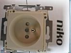 Niko stopcontacten steekklem  wit of creme, Doe-het-zelf en Bouw, Elektriciteit en Kabels, Ophalen, Nieuw, Stopcontact