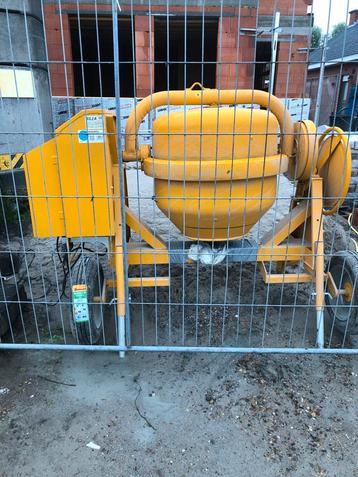 Betonmolen 350 liter met dissel  beschikbaar voor biedingen
