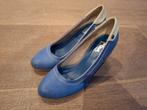 Blauwe pumps met houten hakmotief maat 38, Ophalen of Verzenden, Zo goed als nieuw, Pumps