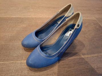 Blauwe pumps met houten hakmotief maat 38 beschikbaar voor biedingen