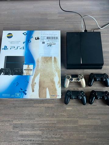 Playstation 4 ps4  1TB en 2 controllers beschikbaar voor biedingen