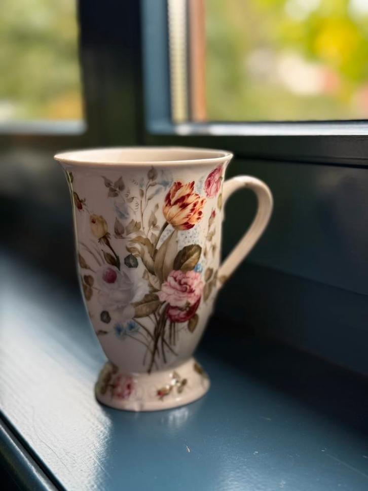 Set van 4 romantische theetassen “Kroemer”, Huis en Inrichting, Keuken | Servies, Zo goed als nieuw, Kop(pen) en/of Schotel(s)