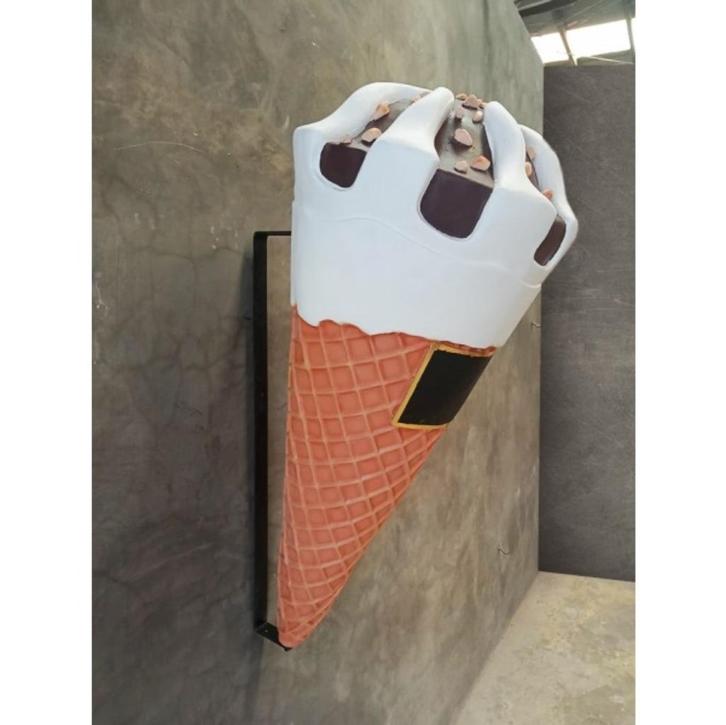ICE CREAM HANGING – Cornetto Hoogte 100 cm Inclusief beugel, Verzamelen, Merken en Reclamevoorwerpen, Nieuw, Ophalen