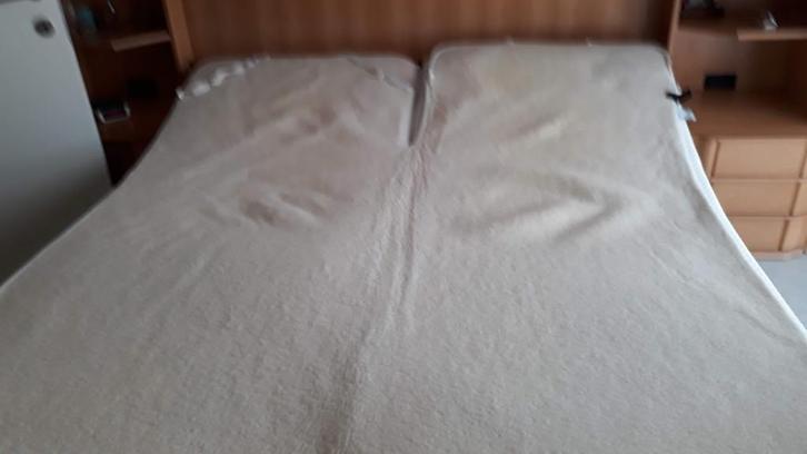 Uitrusting voor bed onderlegger in scheerwol, Huis en Inrichting, Slaapkamer | Bedden, Gebruikt, Tweepersoons, 180 cm, 200 cm