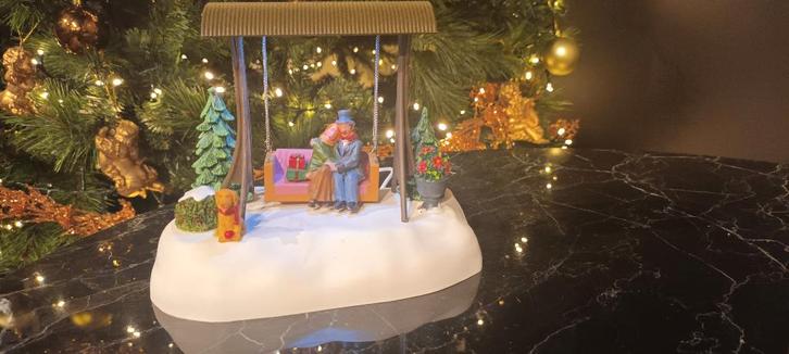Lemax kerstdorp Koppel op bankje, Diversen, Kerst, Zo goed als nieuw, Ophalen