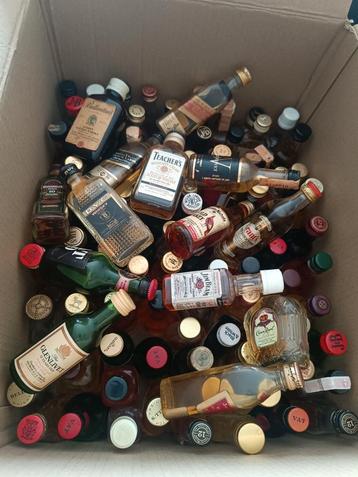 Miniatuur flesjes,cognac,Calvados,Porto(1300fl) whisky 100 f beschikbaar voor biedingen