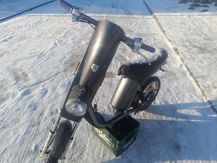 Elektrische bromfiets 813 km   merk qwic, Fietsen en Brommers, Brommers | Overige merken, Gebruikt, Klasse A (25 km/u), Ophalen