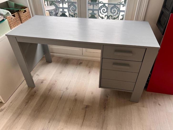 Woood Bureau - Dennis - betongrijs, Huis en Inrichting, Bureaus, Zo goed als nieuw, Bureau, Ophalen