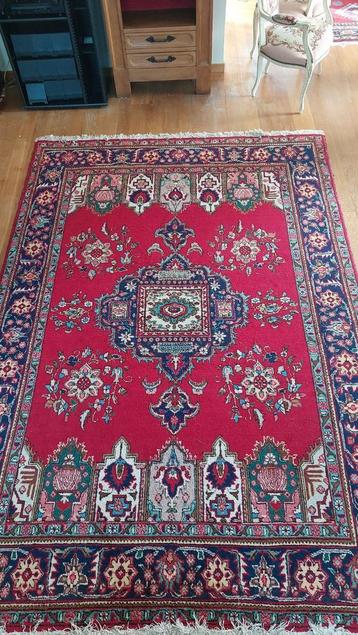 Grand tapis persan, Enlèvement