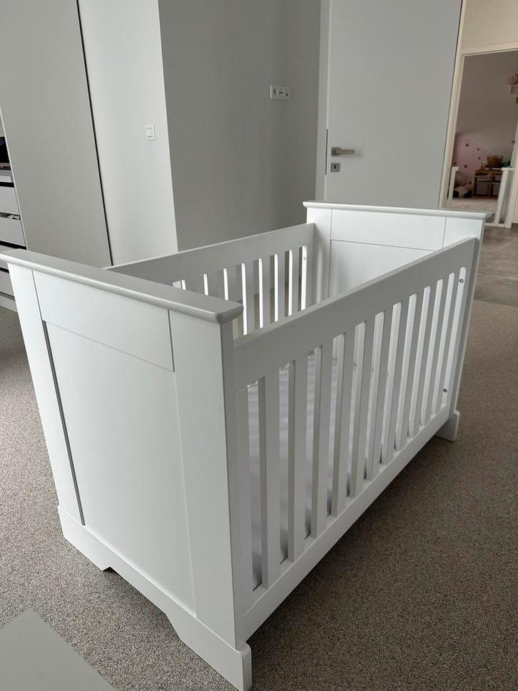 BOPITA NARBONNE BABYBED 60x120 WIT., Kinderen en Baby's, Kinderkamer | Bedden, Zo goed als nieuw, Ophalen