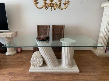 Creme stenen eetafel met glas beschikbaar voor biedingen