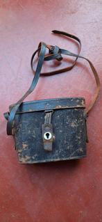 Étui de jumelles, Enlèvement