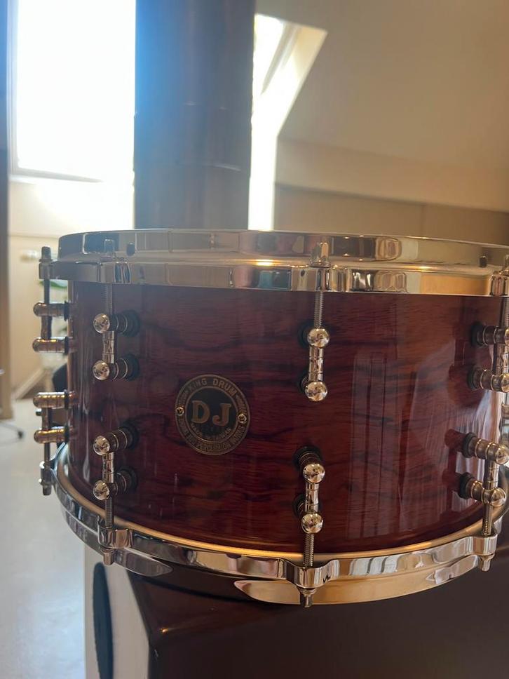 DJ custom 14 x 8 thick walnut snare drum, Muziek en Instrumenten, Drumstellen en Slagwerk, Zo goed als nieuw, Overige merken, Ophalen of Verzenden