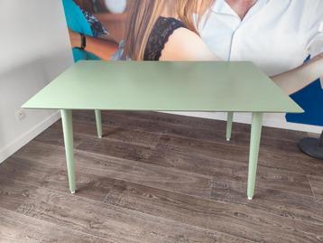 Groene houten tafel 150x90 als NIEUW 