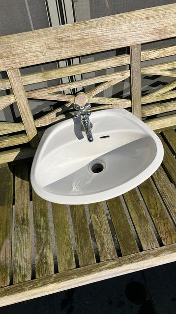 Kleine wasbak (voor WC) met kraan beschikbaar voor biedingen