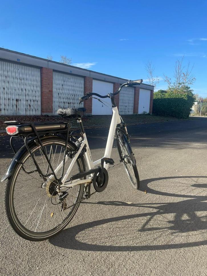 Elektrische fiets Nieuw, Fietsen en Brommers, Elektrische fietsen, Zo goed als nieuw, Ophalen