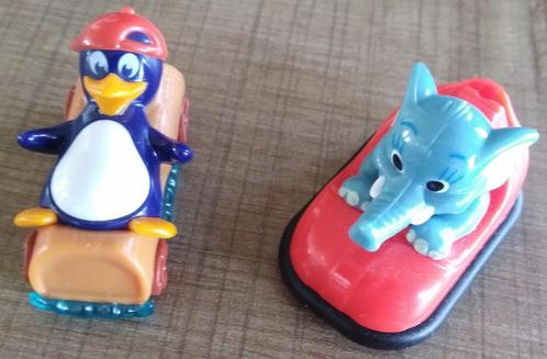 Miniatuurfiguurtjes: pinguïn en olifantje in autootjes (Kind, Verzamelen, Poppetjes en Figuurtjes, Zo goed als nieuw, Ophalen of Verzenden