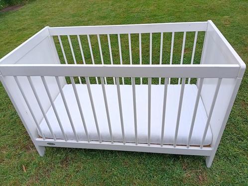 Babybedje, Kinderen en Baby's, Kinderkamer | Bedden, Zo goed als nieuw, Minder dan 140 cm, Minder dan 70 cm, Matras, Ophalen