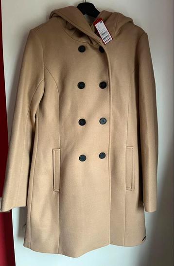 Nouveau manteau d'hiver S.Oliver taille D40 disponible aux enchères