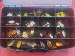 Doos met kleine spinnertjes, Sports nautiques & Bateaux, Pêche à la ligne | Poissons prédateurs, Enlèvement ou Envoi, Comme neuf