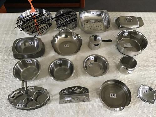 16 inox schaaltjes en potjes allerhande, Huis en Inrichting, Keuken | Servies, Zo goed als nieuw, Ophalen of Verzenden