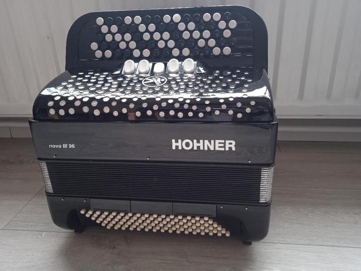 Hohner Nova III 96 C-Griff Black knopaccordeon, Muziek en Instrumenten, Overige Muziek en Instrumenten, Zo goed als nieuw, Ophalen of Verzenden
