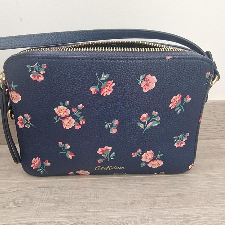 Schoudertas Cath Kidston bloemen, Handtassen en Accessoires, Tassen | Damestassen, Zo goed als nieuw, Schoudertasje, Blauw, Ophalen of Verzenden