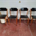 4 houten stoelen met zwarte zitting vintage Middle century, Vier, Vintage, Hout, Zo goed als nieuw